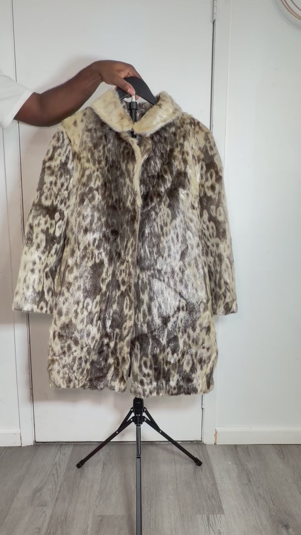 Vintage Leopard Seal Fur Coat (Natural) – XL 003