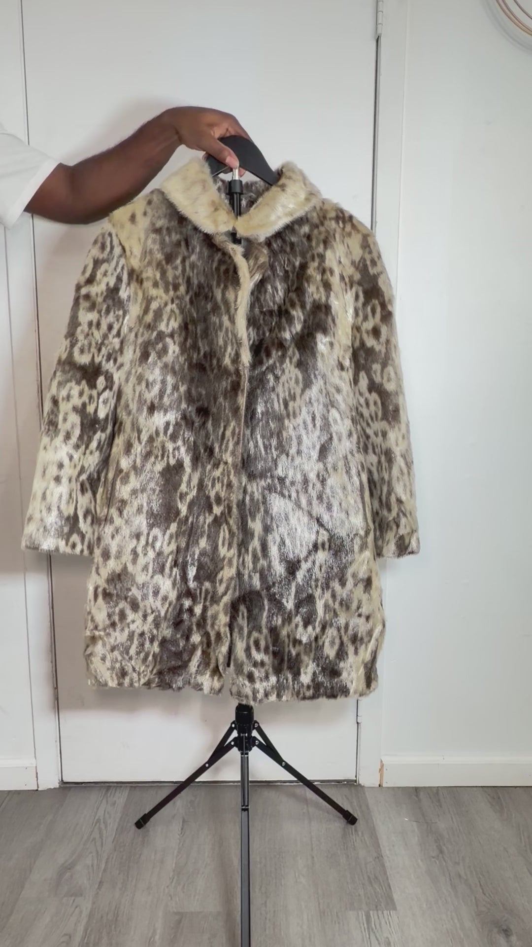 Vintage Leopard Seal Fur Coat (Natural) – XL 003