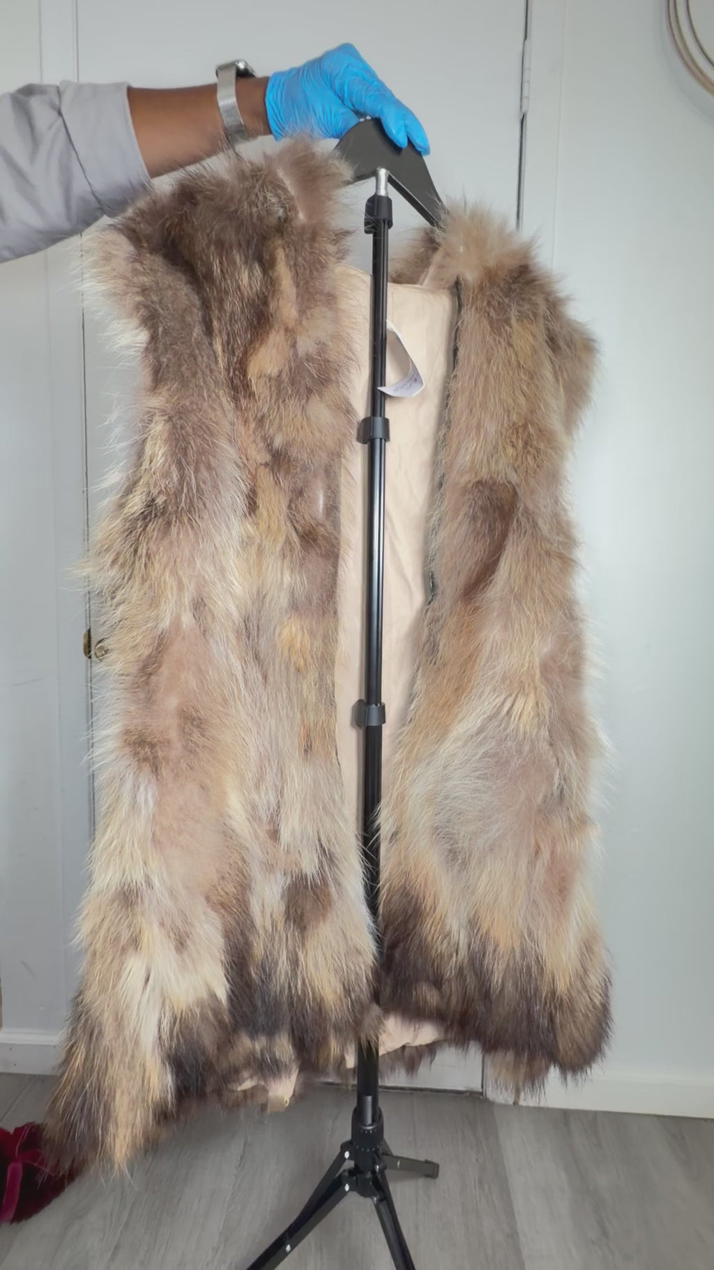 Vintage Natural Coyote Fur Hooded Vest – Tan Multi – Large 042