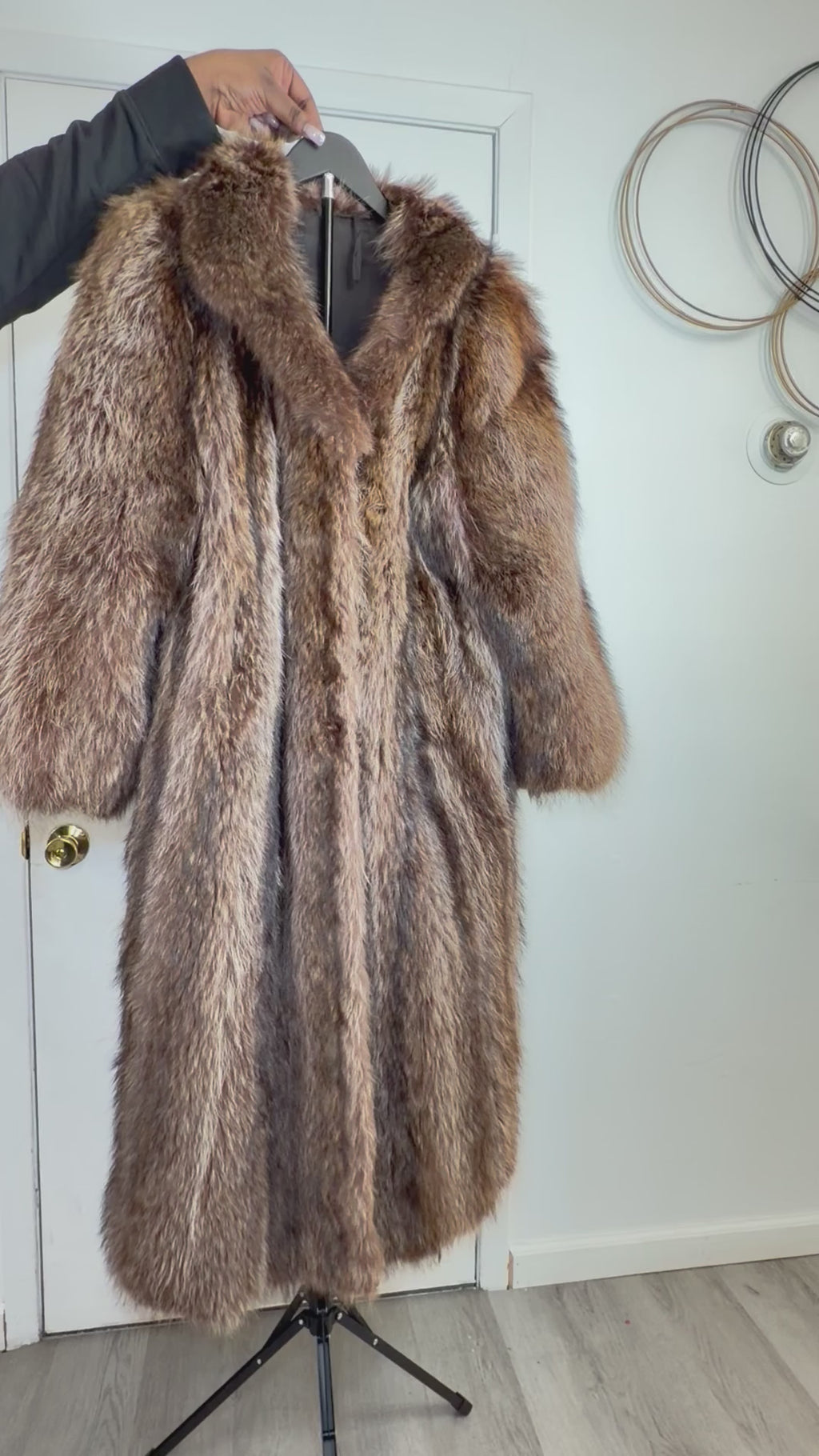 Vintage Tanuki (Raccoon) Fur Coat – Natural Brown (Large)